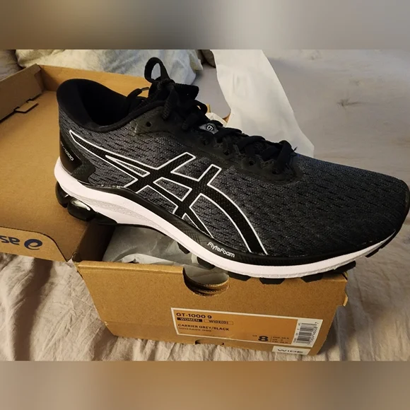 ASICS - Picture 2 of 3